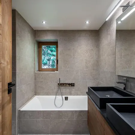 De Luxe A 2 Pas Des Pistes Avec Piscine, Sauna Et Salle De Sport - Fr-1-569-134 Chalet *